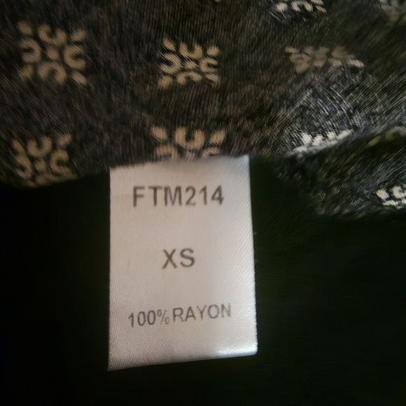 THML Tank Top Womens XS‎ Embroidered Boho Mixed Media Flowy Top Black Red Rayon - Picture 8 of 9